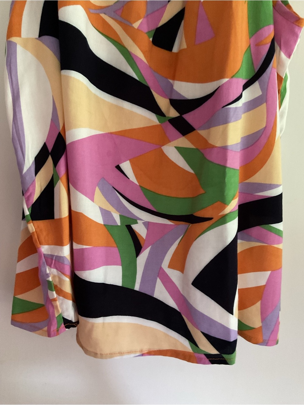 Miss Selfie Sleeveless Abstract Print Blouse with Mock Neck NWT - Picture 2 of 9